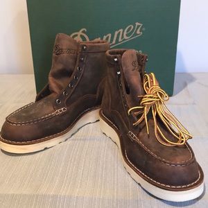 Never worn Danner Boe Run Moc Toe Boots!